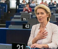 L'impresentabile Ursula rieletta alla Commissione europea: Fratelli d'Italia, Lega, M5S e Sinistra Italiana votano contro, Forza Italia e Pd a favore