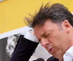 Renzi alle corde: 100 dirigenti locali chiedono il congresso di Italia Viva
