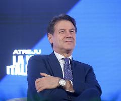Conte nella tana di Meloni ad Atreju: «Ho preso più applausi che fischi? Allora mi devo preoccupare»