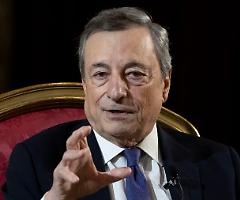 Toh, in Parlamento ha il coraggio di farsi rivedere Draghi. Borghi (Lega): "E' come Fonzie, non riesce proprio a dire che ha sbagliato"