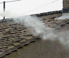 E' bianca la terza fumata dal comignolo sul tetto della Cappella sistina