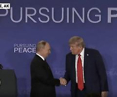 Nessun cessate il fuoco in Ucraina dall'incontro tra Trump e Putin: tanti convenevoli e un "arrivederci a Mosca"