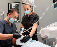 Dott. Roland Zhuka: il dentista formato a Londra che restituisce il sorriso agli italiani