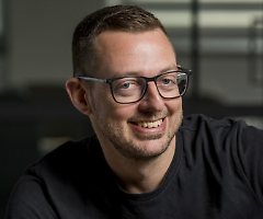 Algoritmo in comando: perch&eacute; delegare la voce della tua azienda all'AI pu&ograve; indebolire il posizionamento