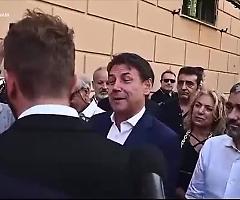 Conte canta "Bella ciao": cade l'ultimo Totem del Pd, anche i partigiani ora possono dirsi 5 Stelle