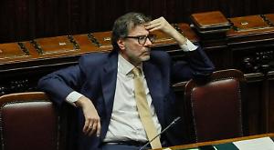 La Manovra spericolata del Governo. Giorgetti: &laquo;Non mi dimetto&raquo;
