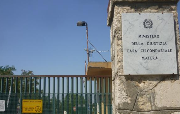 Matera, proteste in carcere: detenuti non rientrano nelle celle e uno sale sul tetto. La situazione è rientrata in serata