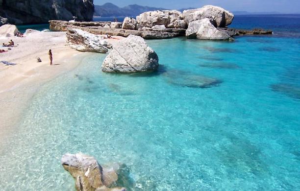 Sardegna, ipotesi termoscanner negli stabilimenti balneari