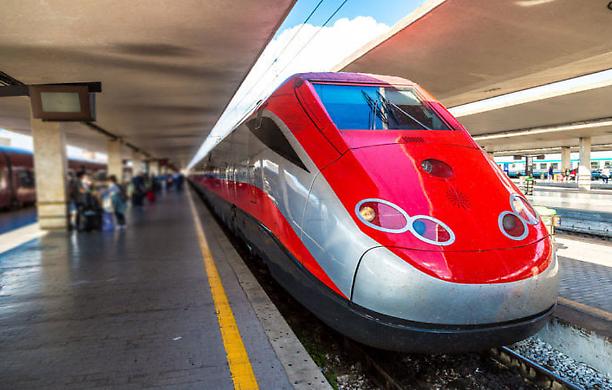 Fase 2, ripartono i treni ma con posti a scacchiera e prenotazione obbligatoria