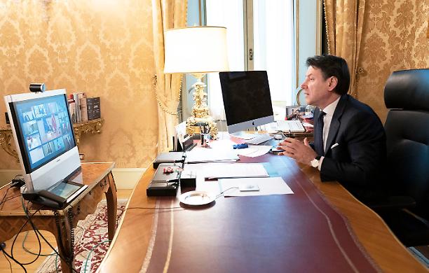 Ripartenza col caos tra le Regioni: Conte le lascia libere di decidere