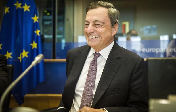 Gli italiani hanno più fiducia in Draghi che in Conte, la Meloni è la leader politica maggiormente apprezzata