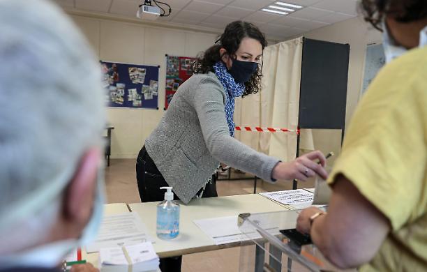 Seggi aperti, si vota per 6 presidenti di Regione