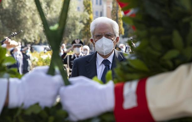 Coronavirus, salgono i contagi in Italia: Mattarella preoccupato, Conte prepara due nuovi provvedimenti