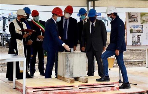 Conte a Taranto per la posa della prima pietra del nuovo ospedale