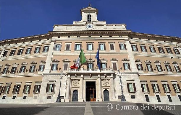 Coronavirus: «La Camera è un focolaio, così non si può andare avanti»