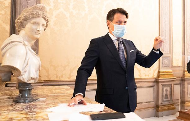 Ecco l'ultima stretta di Conte nel Dpcm che vuole evitare il lockdown