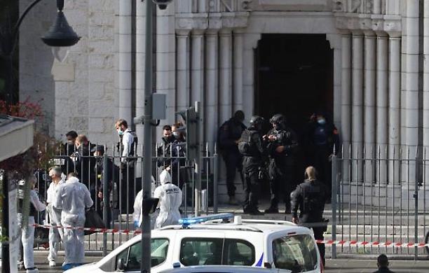L'orrore di Nizza nell'attacco terroristico alla cristianità
