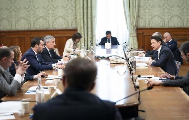 Conte apre al tavolo con le opposizioni sull'emergenza Covid