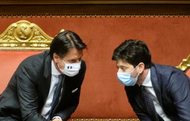 Governo impreparato, slittano a venerdì le misure per le zone rosse e arancioni