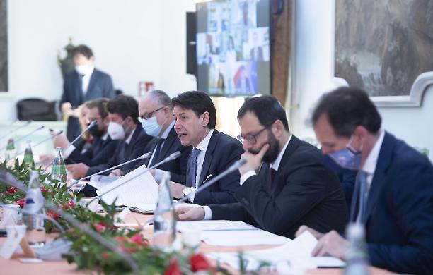 Il tabù del rimpasto nel governo Conte che piace agli italiani