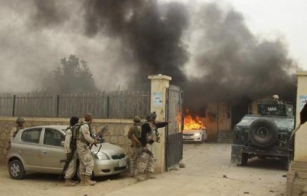 Autobomba contro una base militare in Afghanistan: almeno 26 i morti