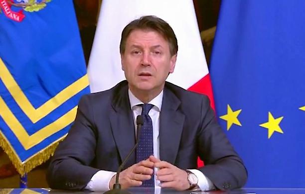 Conte ascolta il Cts e valuta una nuova stretta per le feste di Natale