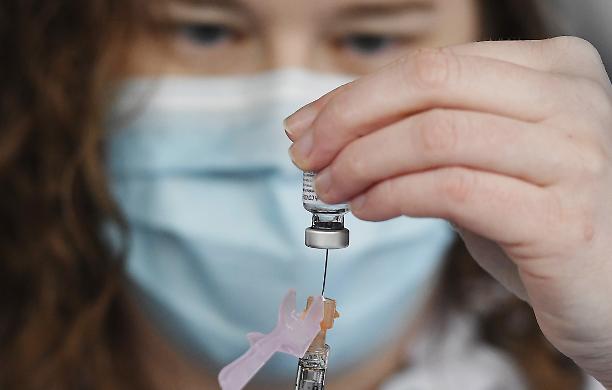È Vaccine Day, ma dal 28 arriveranno in Italia 470mila dosi a settimana