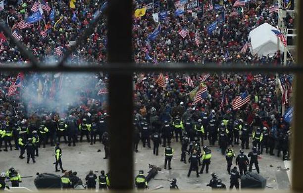 Campidoglio sotto assedio, assalto al potere da parte dei sostenitori di Trump