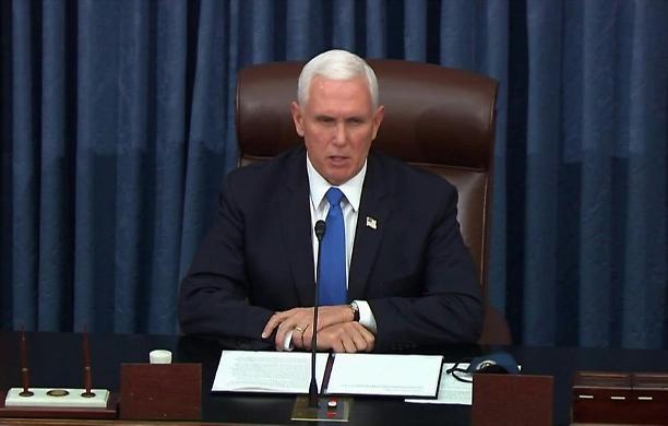 Usa, il Congresso ha certificato l'elezione di Biden. Nei disordini sono morte quattro persone.
