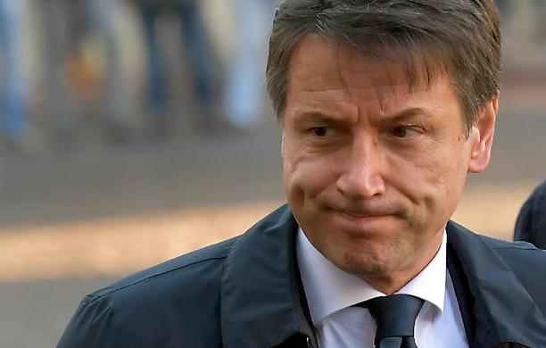Crisi di governo, la difficile caccia ai "costruttori" che tiene Conte sulle spine