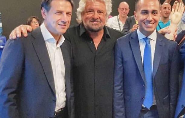 Beppe Grillo ai suoi: «Leali con Conte, no a Draghi»