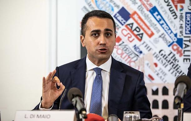 Di Maio cambia il vento dei 5 Stelle: «Abbiamo il dovere di ascoltare Draghi»
