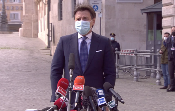 Nessun ostacolo di Conte a Draghi, ma sollecita un governo politico e ai 5 Stelle dice: «Io ci sono»