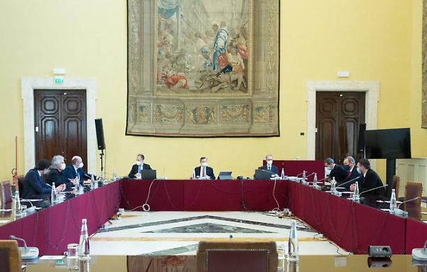 I 5 Stelle dicono si a Draghi: «Se ci sarà un nuovo governo, ci saremo con lealtà»