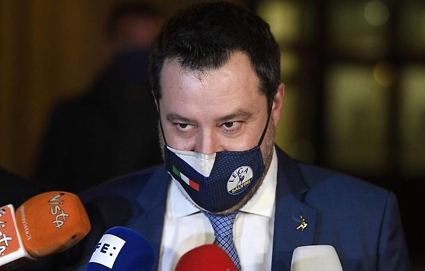 Riecco il vecchio Salvini col ponte sullo stretto di Messina che vuole intitolare a Draghi