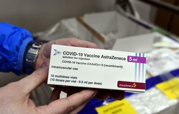 Anche l'Agenzia Italiana del Farmaco vuole vederci chiaro su AstraZeneca e vieta l'utilizzo di un lotto di vaccini