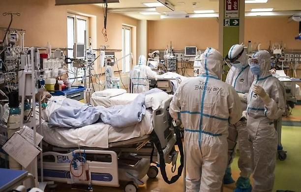Ancora una giornata campale sul fronte Covid: sale la positività e salgono i ricoveri