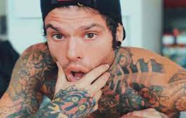 Codacons: «Se passa il Ddl Zan il primo ad essere denunciato per omofobia sarà proprio Fedez»