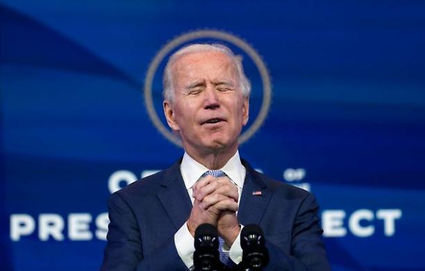 Biden, il presidente più vecchio della storia americana, arranca nei sondaggi: peggio di Trump e Obama