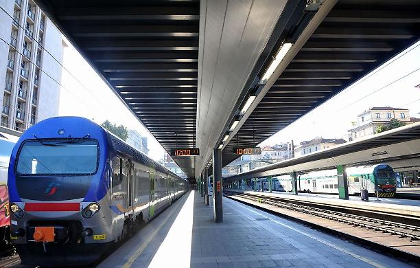 Green pass obbligatorio dal primo settembre per aerei e treni lunga percorrenza