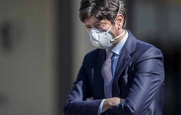 Dopo un anno e mezzo la retromarcia di Speranza: si alle cure domiciliari