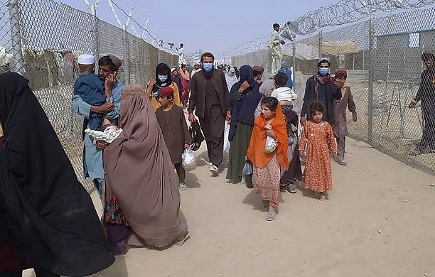 Afghanistan: l'Europa teme la crisi dei rifugiati, la Grecia alza i muri
