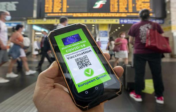 I "No green pass" danno battaglia contro l'obbligo sui treni: protesta in 55 stazioni