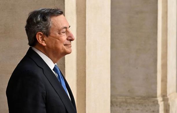 Col Dpcm sul green pass obbligatorio Draghi ristabilisce la delazione dei regimi fascisti e comunisti