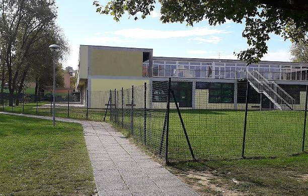 L'inutile green pass di Draghi: prof. tamponata contagia colleghi e studenti vaccinati a Bologna