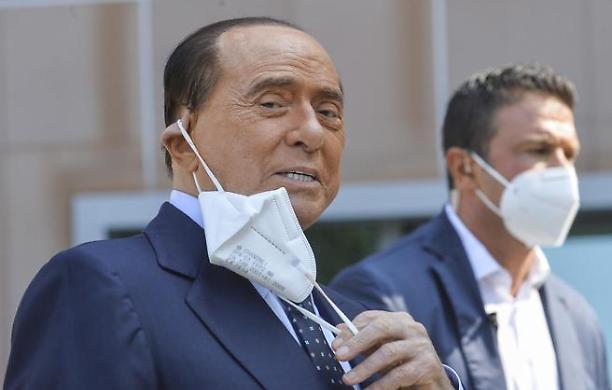 O Berlusconi o morte, Forza Italia frena Draghi al Colle minacciando le elezioni