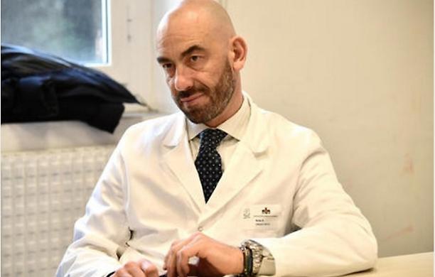 Il vaccino è facoltativo ma Bassetti sogna la Corea: «I no vax? Mandare i carabinieri a prenderli a casa»