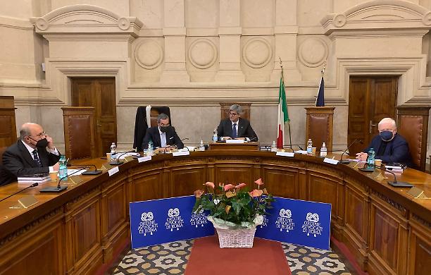 Alesse: «I partiti attuali vogliono una classe dirigente debole»