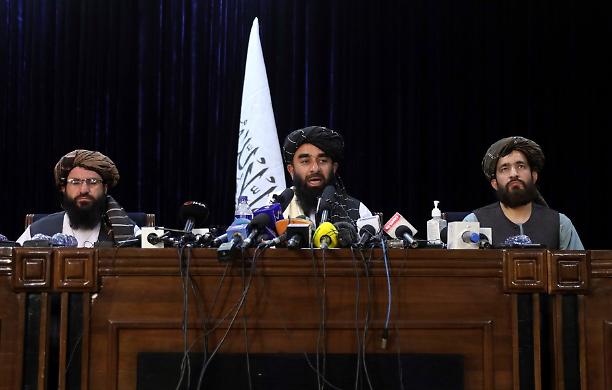 La storia: reporter incinta respinta dalla Nuova Zelanda per norme anti Covid e accolta a Kabul dai talebani