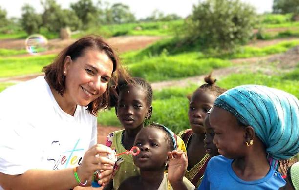 Insegnante morta per trombosi dopo la prima dose di vaccino, indagato il medico vaccinatore
